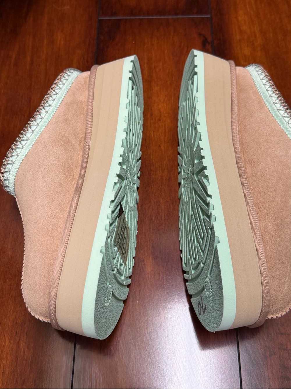 UGG Women's Arroyo Greenbelle, SZ 7, NWOB - Picture 4 of 11